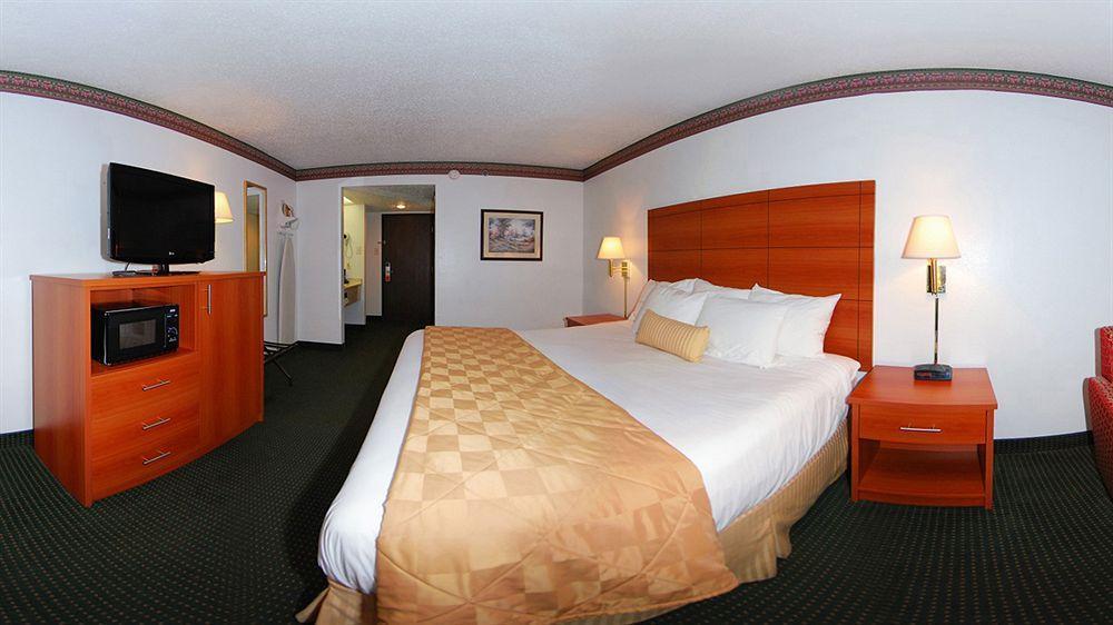 Hotel Ramada By Wyndham Pearl/Jackson Airport Exterior foto